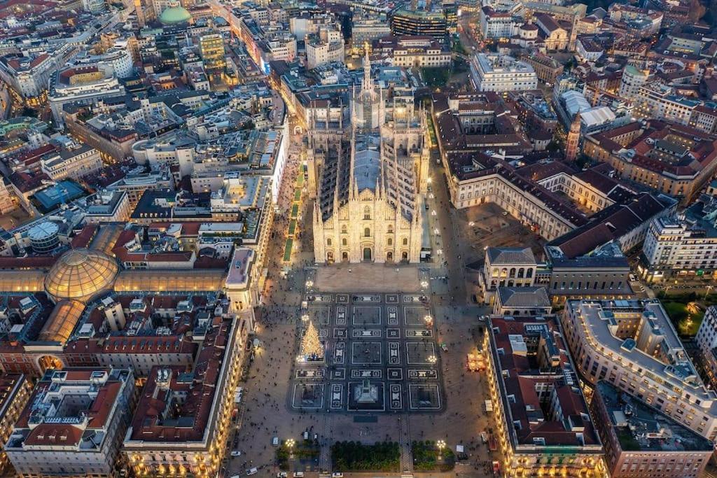 Апартаменти Duomo 10 Min Luxury • Terrazzo • Wi-Fi • Netflix Мілан Екстер'єр фото