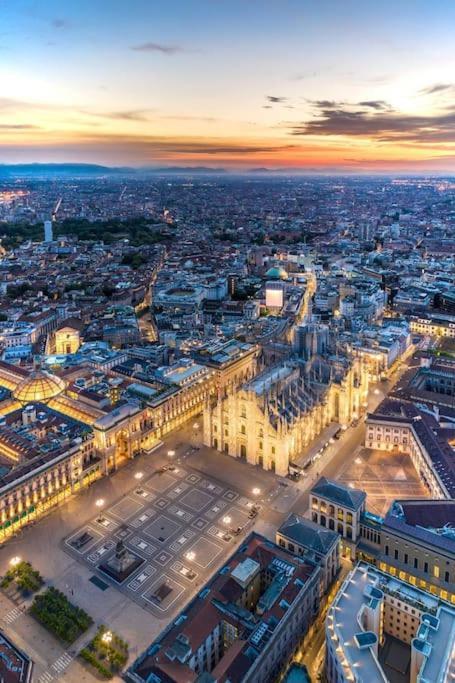Апартаменти Duomo 10 Min Luxury • Terrazzo • Wi-Fi • Netflix Мілан Екстер'єр фото