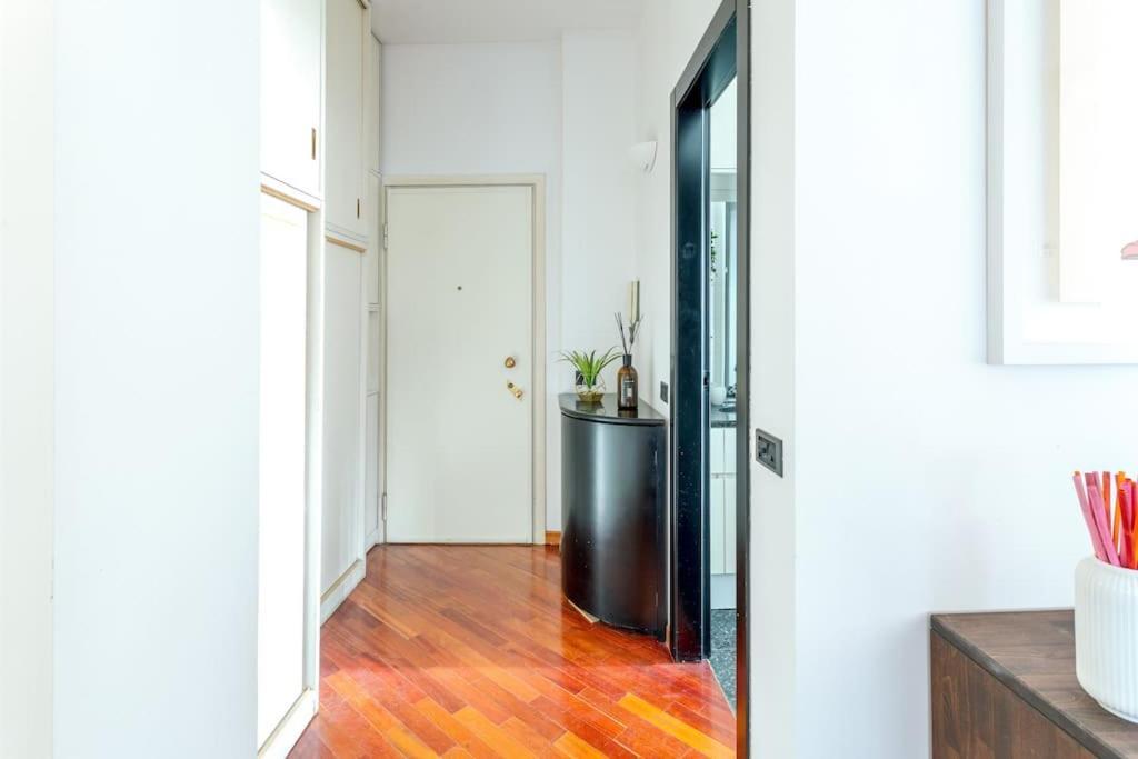 Апартаменти Duomo 10 Min Luxury • Terrazzo • Wi-Fi • Netflix Мілан Екстер'єр фото