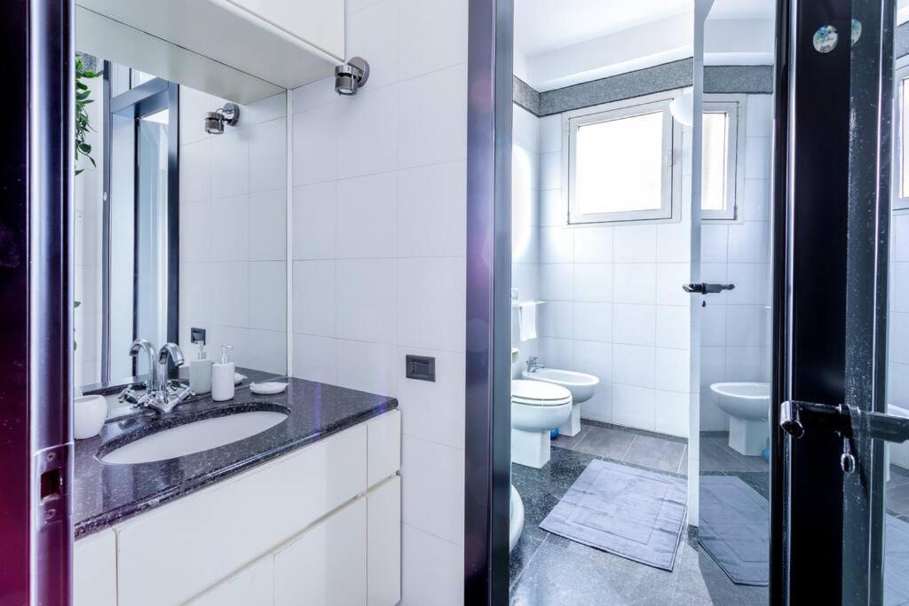 Апартаменти Duomo 10 Min Luxury • Terrazzo • Wi-Fi • Netflix Мілан Екстер'єр фото